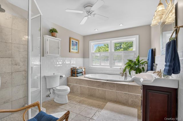 17 Riggs Place, Locust Valley, NY 11560