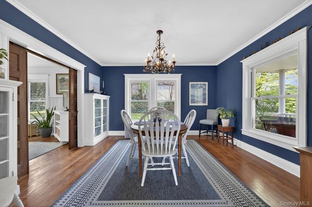 17 Riggs Place, Locust Valley, NY 11560