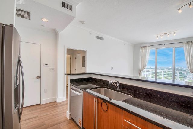 1551 N Flagler Drive Ph8, West Palm Beach, FL 33401