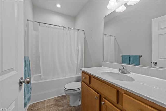 2031 Herons Pointe LN, Suffolk, VA 23434