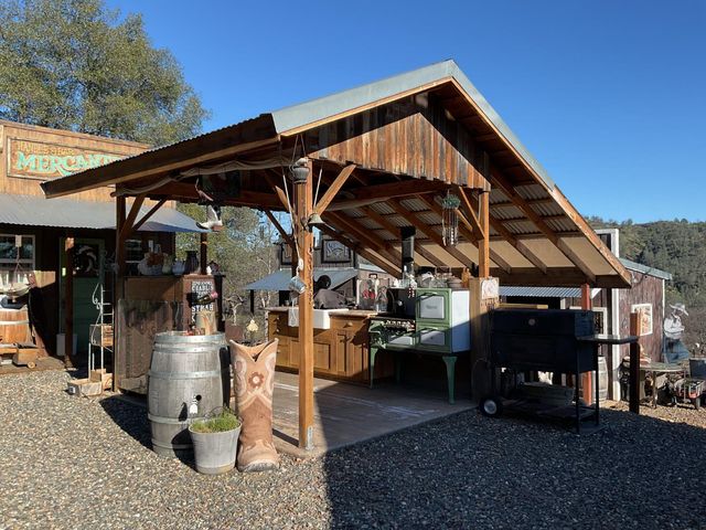 9390 Platina Rd, Ono, CA 96047