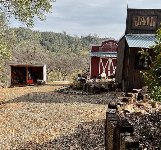 9390 Platina Rd, Ono, CA 96047