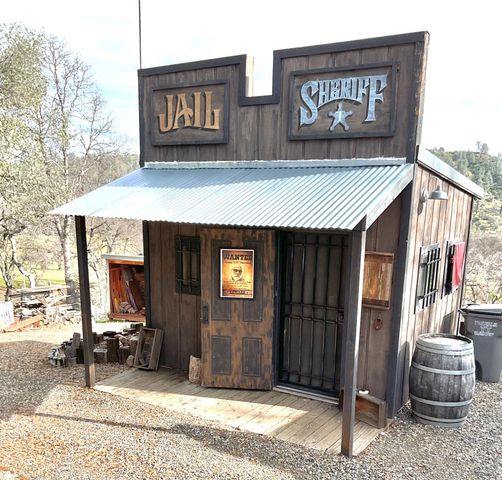 9390 Platina Rd, Ono, CA 96047