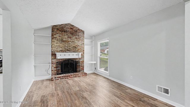 9211 Marse Henry Dr, Jeffersontown, KY 40299