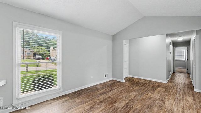 9211 Marse Henry Dr, Jeffersontown, KY 40299