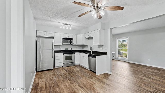9211 Marse Henry Dr, Jeffersontown, KY 40299