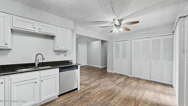 9211 Marse Henry Dr, Jeffersontown, KY 40299
