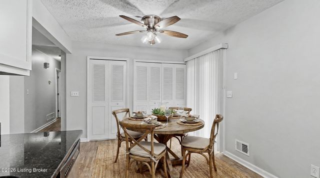 9211 Marse Henry Dr, Jeffersontown, KY 40299
