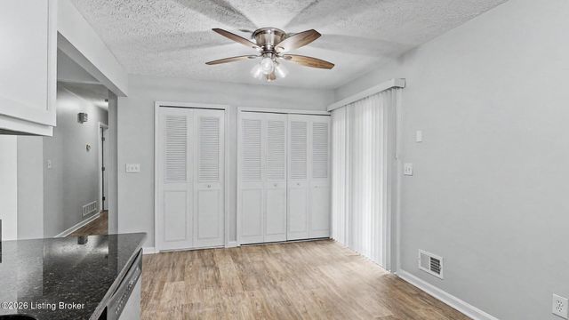 9211 Marse Henry Dr, Jeffersontown, KY 40299