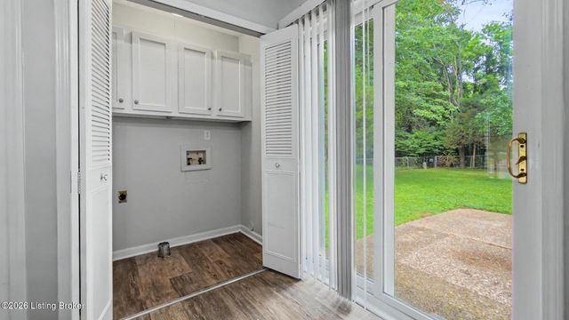 9211 Marse Henry Dr, Jeffersontown, KY 40299