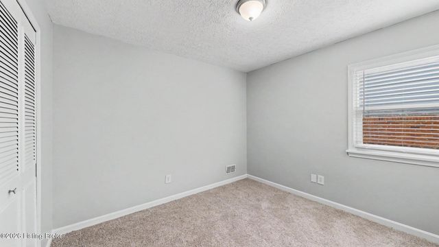 9211 Marse Henry Dr, Jeffersontown, KY 40299