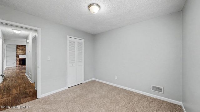 9211 Marse Henry Dr, Jeffersontown, KY 40299