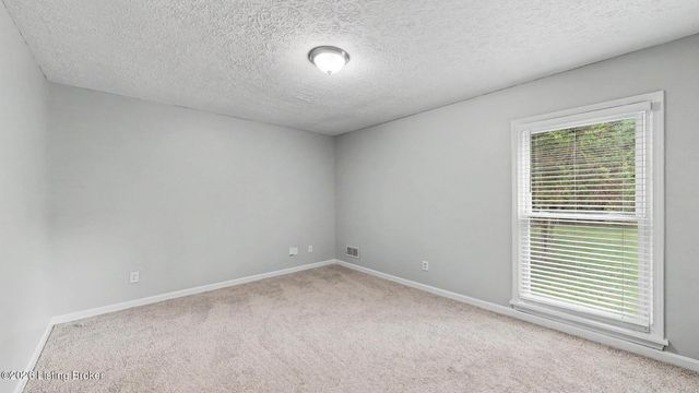 9211 Marse Henry Dr, Jeffersontown, KY 40299