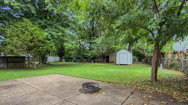 9211 Marse Henry Dr, Jeffersontown, KY 40299
