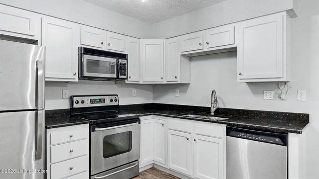 9211 Marse Henry Dr, Jeffersontown, KY 40299