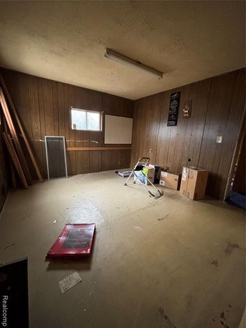 15392 Dixie, Redford, MI 48239