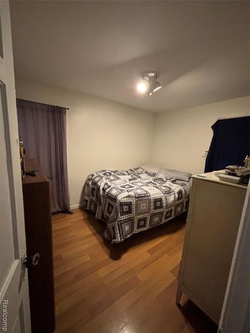 15392 Dixie, Redford, MI 48239