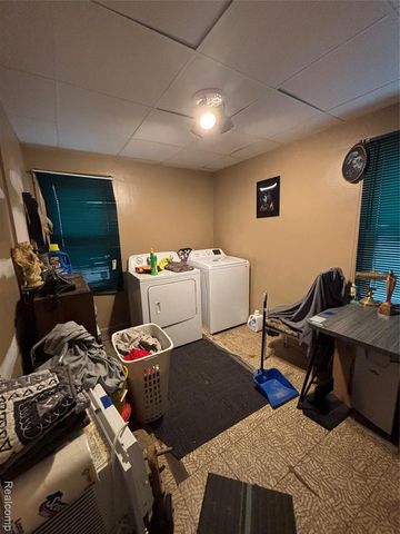 15392 Dixie, Redford, MI 48239