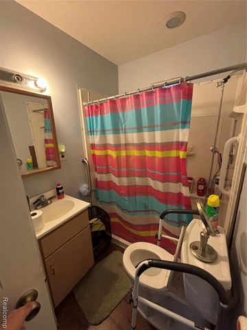 15392 Dixie, Redford, MI 48239