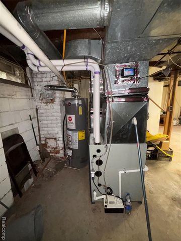 15392 Dixie, Redford, MI 48239