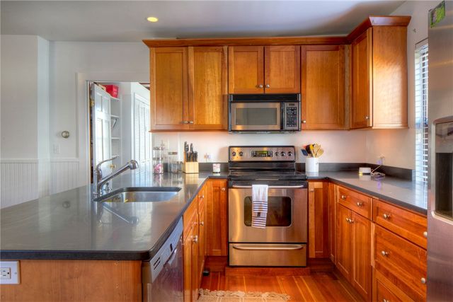 2 Perry Street, Newport, RI 02840