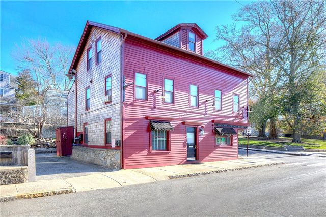 2 Perry Street, Newport, RI 02840