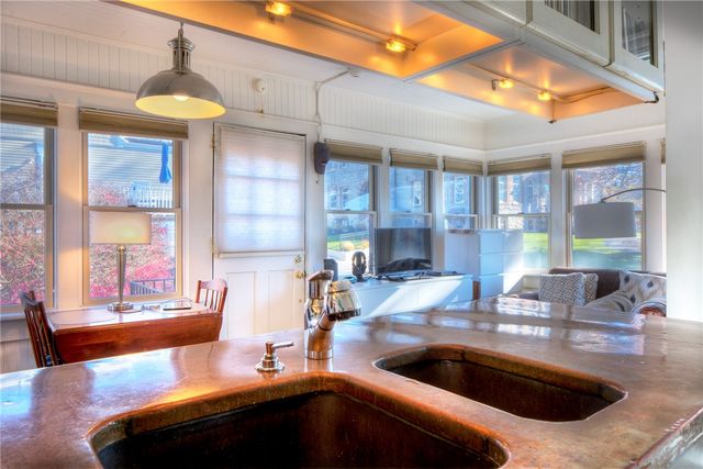 2 Perry Street, Newport, RI 02840