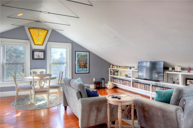 2 Perry Street, Newport, RI 02840