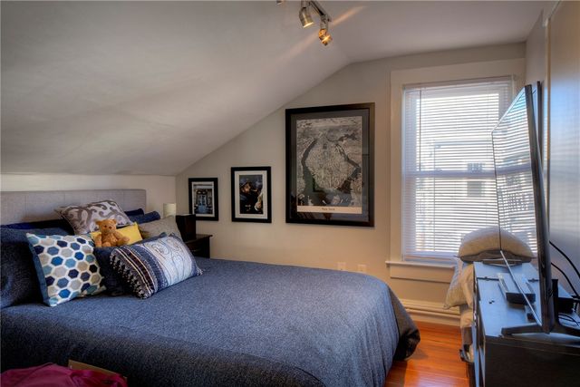 2 Perry Street, Newport, RI 02840