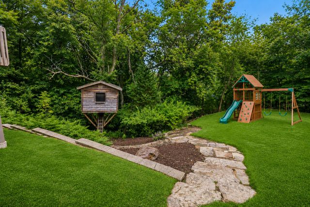 230 Deer Run, Crystal Lake, IL 60012