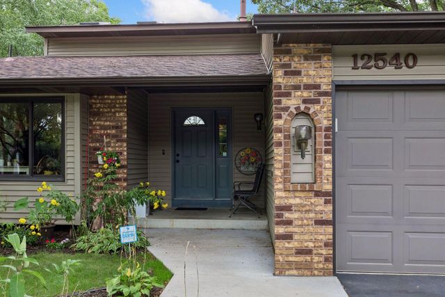 12540 Everest Court W, Apple Valley, MN 55124