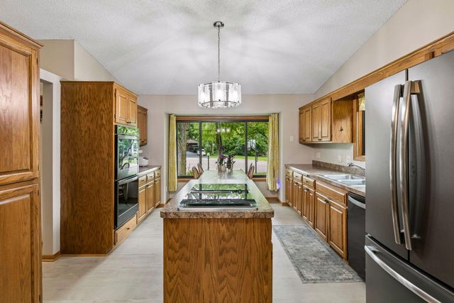 12540 Everest Court W, Apple Valley, MN 55124