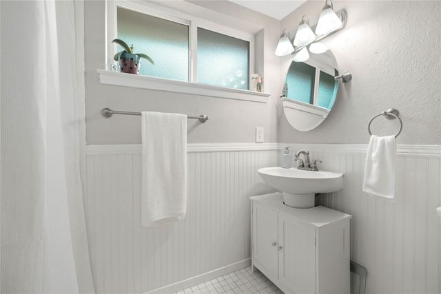 1912 Devonshire Court, Arlington, TX 76015