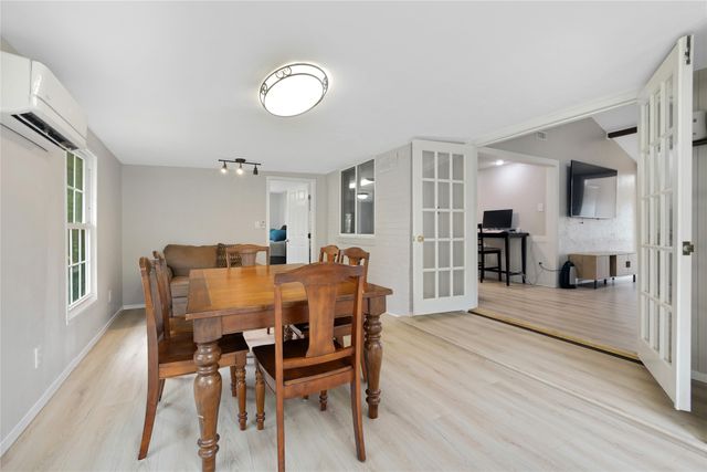 1912 Devonshire Court, Arlington, TX 76015