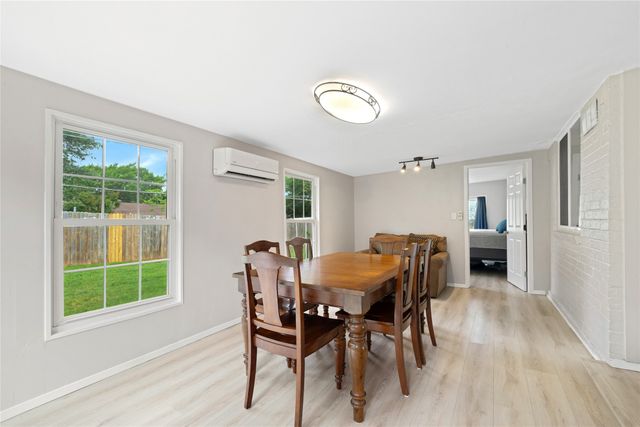 1912 Devonshire Court, Arlington, TX 76015