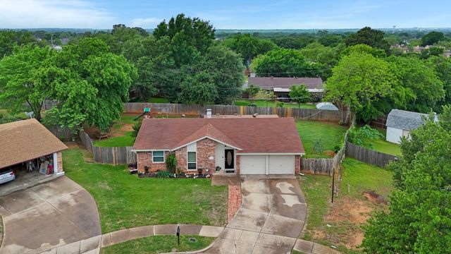 1912 Devonshire Court, Arlington, TX 76015
