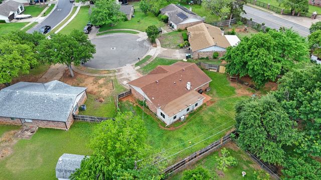 1912 Devonshire Court, Arlington, TX 76015