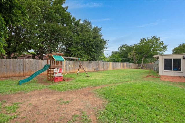 1912 Devonshire Court, Arlington, TX 76015