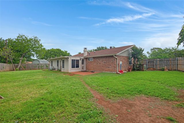 1912 Devonshire Court, Arlington, TX 76015