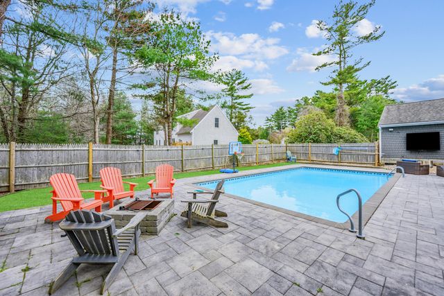 153 Hickory Hill Circle, Osterville, MA 02655