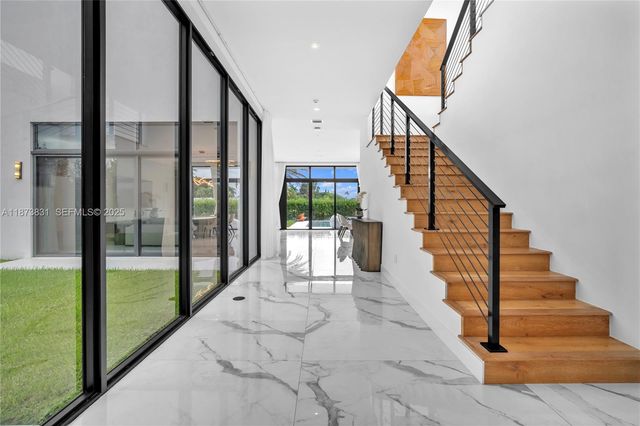 16572 S Botaniko Drive S, Weston, FL 33326