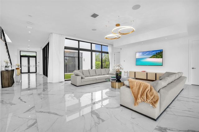 16572 S Botaniko Drive S, Weston, FL 33326