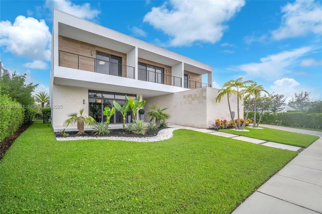 16572 S Botaniko Drive S, Weston, FL 33326