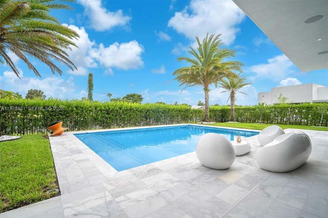 16572 S Botaniko Drive S, Weston, FL 33326