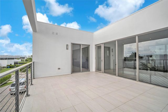 16572 S Botaniko Drive S, Weston, FL 33326