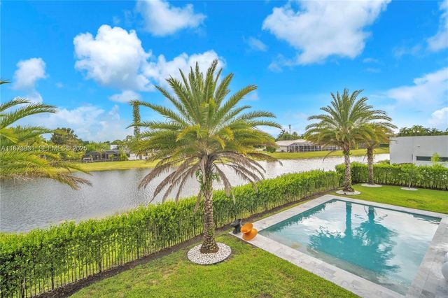 16572 S Botaniko Drive S, Weston, FL 33326
