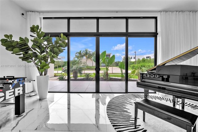 16572 S Botaniko Drive S, Weston, FL 33326