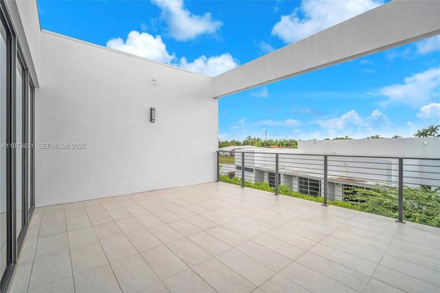 16572 S Botaniko Drive S, Weston, FL 33326