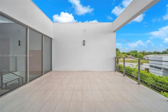 16572 S Botaniko Drive S, Weston, FL 33326