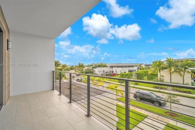 16572 S Botaniko Drive S, Weston, FL 33326